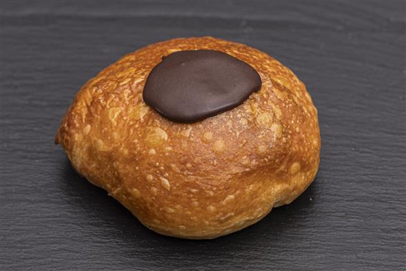 Fastelavnsbolle m. Remoncecreme &  chokoladestykker