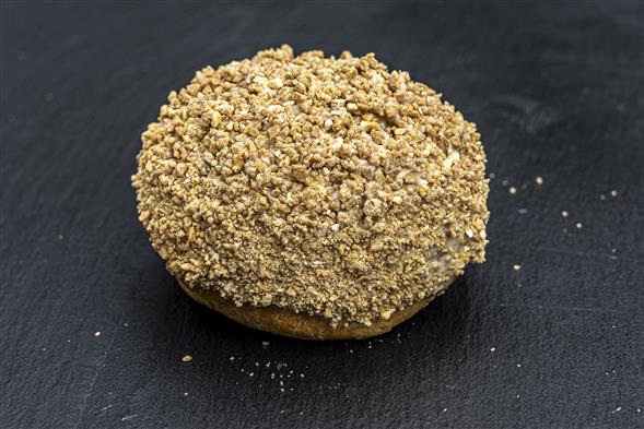 Fastelavnsbolle m. Gold chokolade sarah bernardt & ristede peanuts